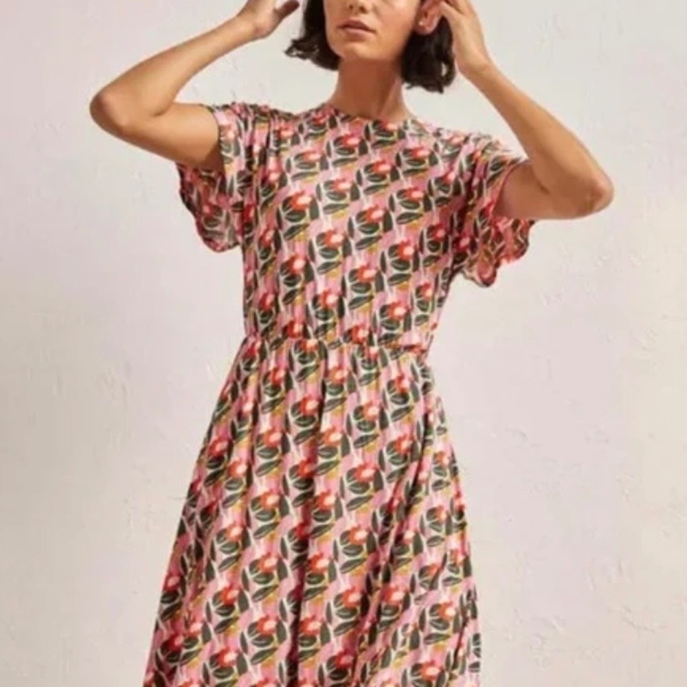 EUC Boden size 14 R women’s flutter sleeve floral print stretchy dress M L